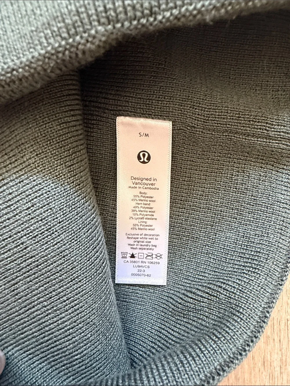 NWT chill fighter beanie true navy/smoked spruce size s/m lululemon